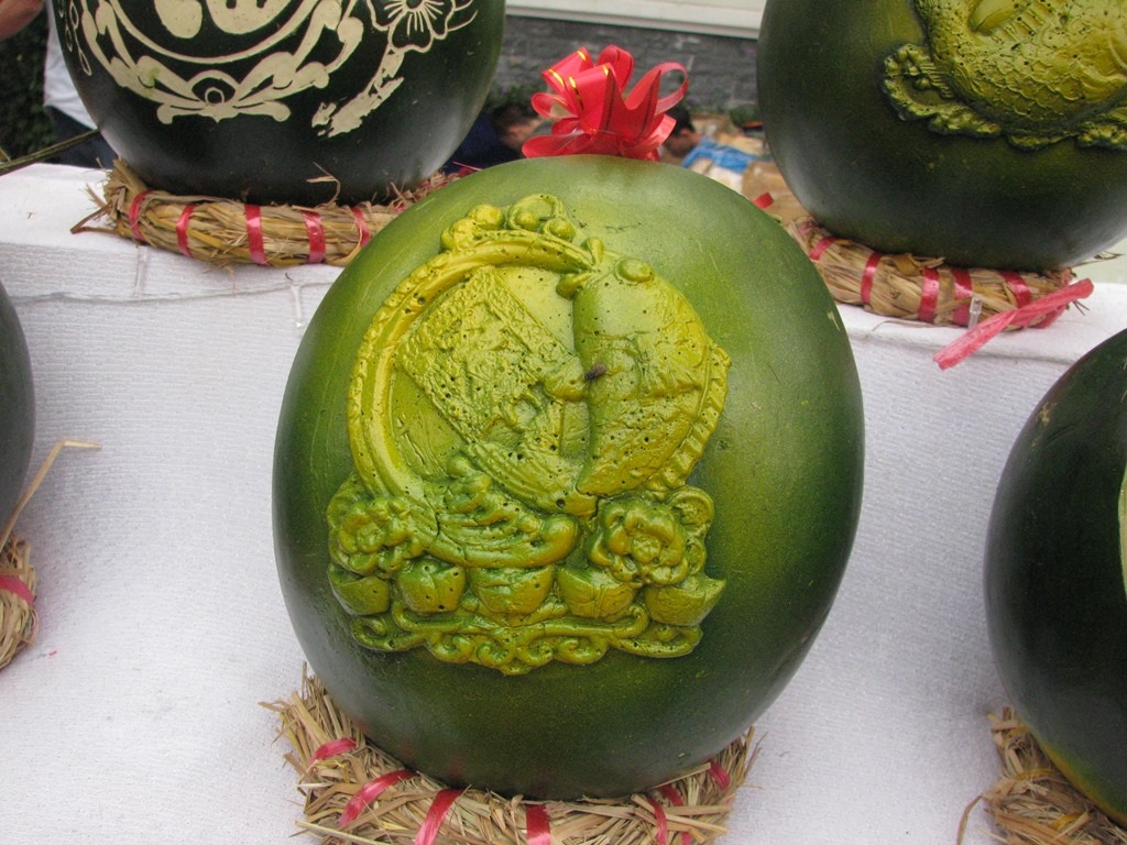 Một số quả dưa đã được khắc 