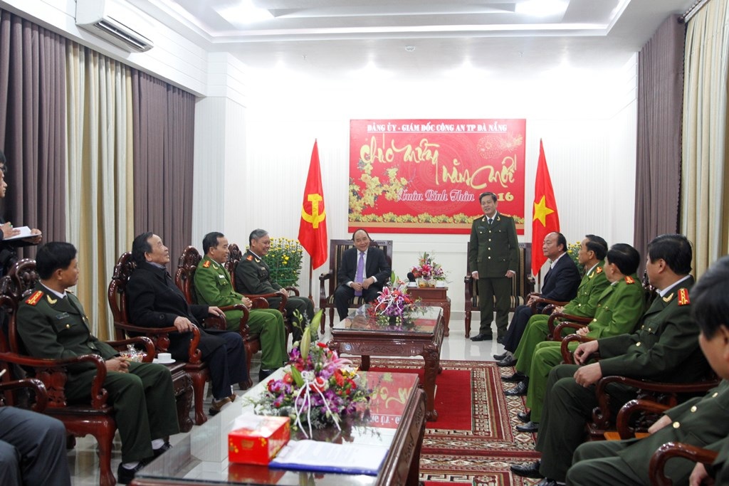 Phó Thủ tướng Nguyễn Xuân Phúc đến thăm và chúc Công an Đà Nẵng