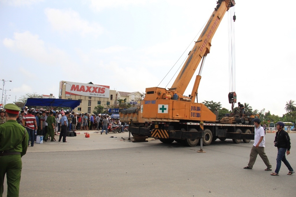 Hiện trường vụ tai nạn do xe ben vừa xảy ra ngày 6/3 khiến một phụ nữ tử vong tại chỗ 