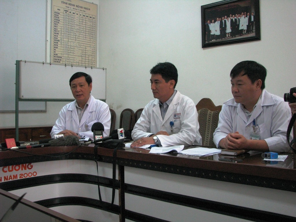 Bệnh viện Đà Nẵng đã phát động cán bộ, y bác sĩ quyên góp hỗ trợ đến gia đình bệnh nhân Trần Thị Là 100 triệu đồng