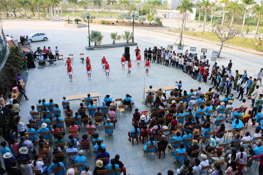  “Hát cho bệnh nhân tôi nghe” – chương trình ca nhạc đặc biệt, giao lưu giữa các tình nguyện viên và bệnh nhân.