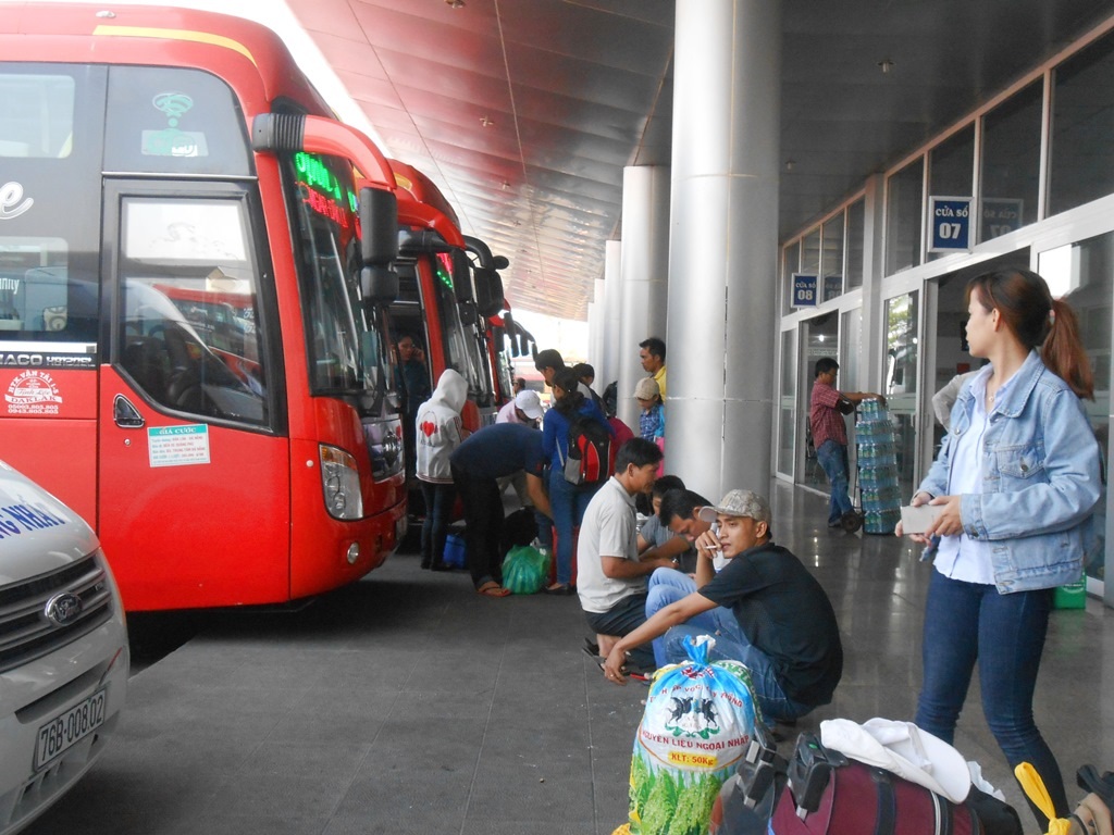 Khách đổ về quê khá đông.