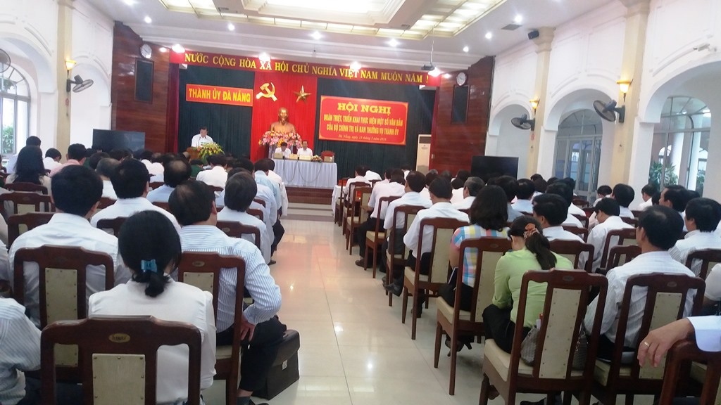 "Xét xử 12 vụ tham nhũng, vụ nào cũng có tác động xin xỏ" - 1 Toàn cảnh hội nghị