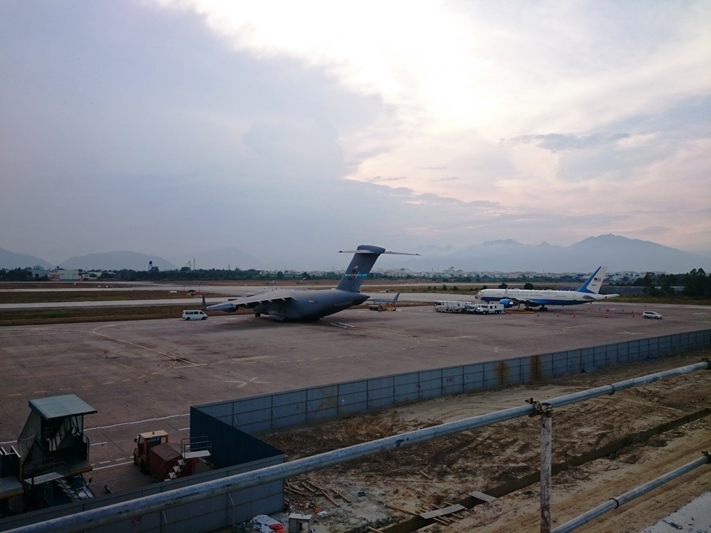 Hai chuyên cơ C17 và C-32 đã đáp xuống sân bay Đà Nẵng 