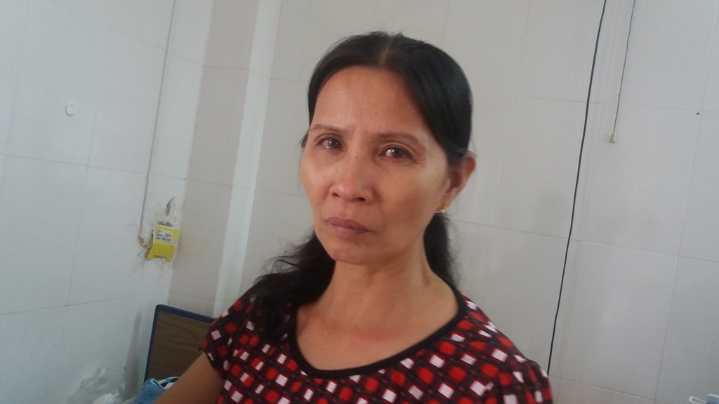 Mẹ đau đớn nhìn con nằm một chỗ sau tai nạn giao thông - 4 Cô Thương xót xa nhìn cảnh con mình từ một chàn thanh niên khỏe mạnh, giờ phải nằm một chỗ