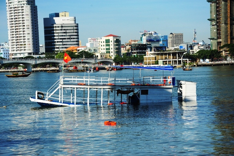 Chiếc tàu Thảo Vân 2 được neo trên sông Hàn