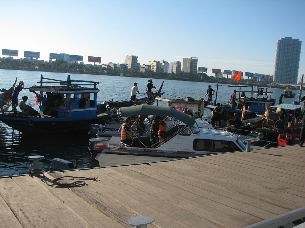 Các lực lượng bắt đầu tìm kiếm 3 nạn nhân mất tích