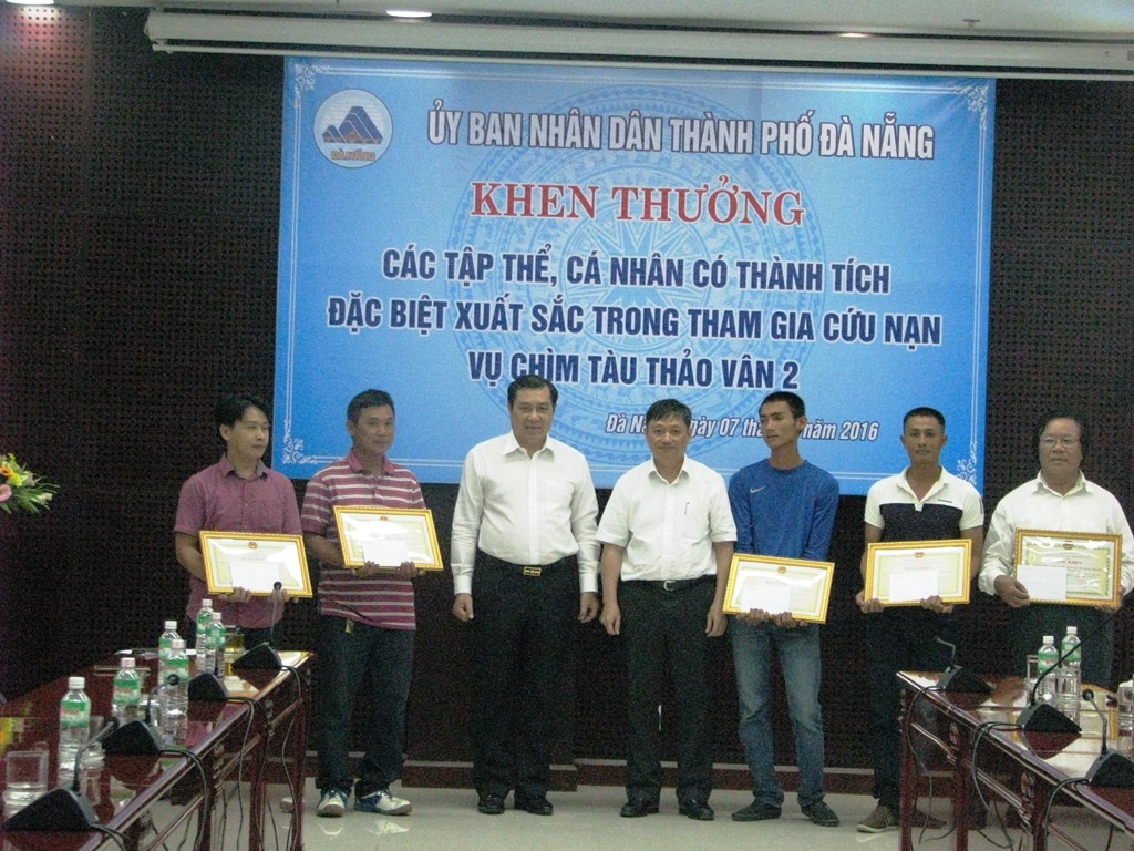 Lãnh đạo TP Đà Nẵng tặng bằng khen cho 5 tập thể 