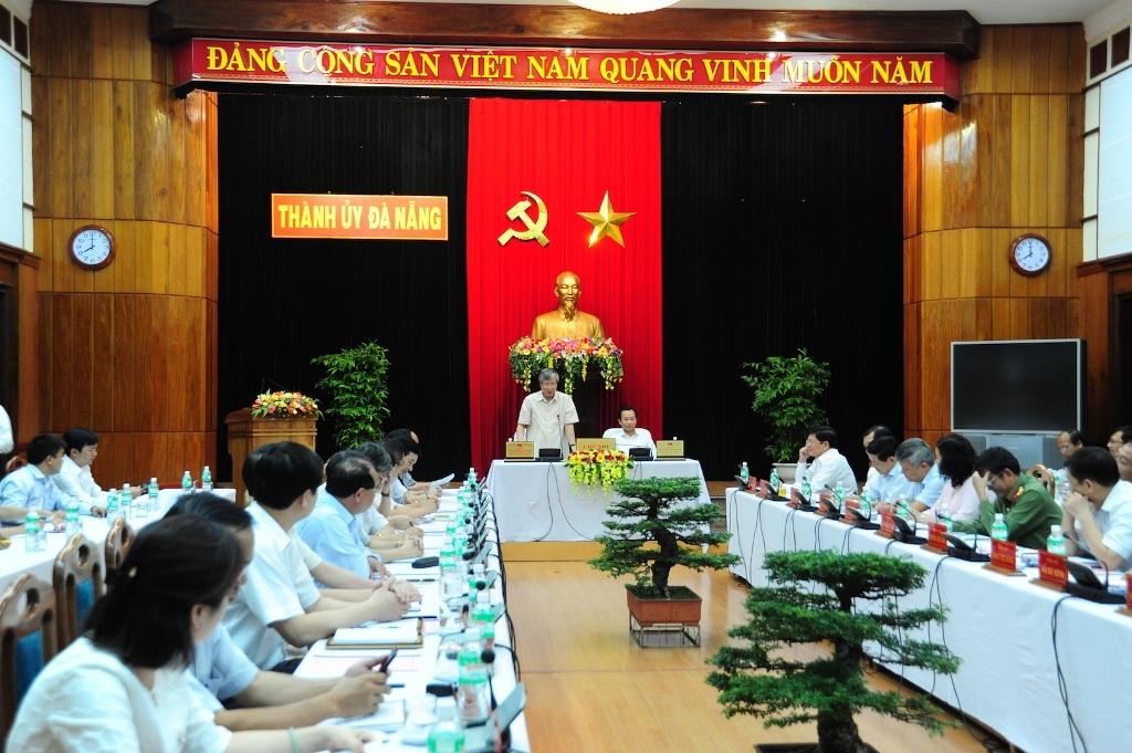 Chủ nhiệm Ủy ban kiểm tra Trung ương Trần Quốc Vượng làm viêc với lãnh đạo TP Đà Nẵng sáng 14/6