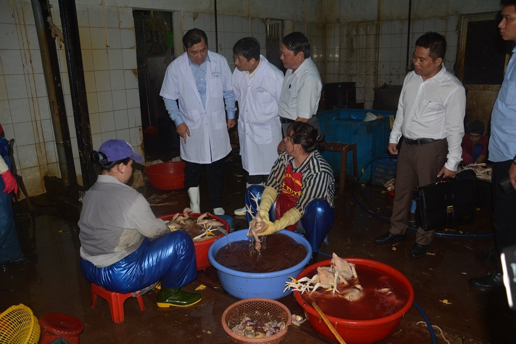 Lãnh đạo TP Đà Nẵng kiểm tra vệ sinh an toàn thực phẩm Trung tâm Chế biến gia súc, gia cầm