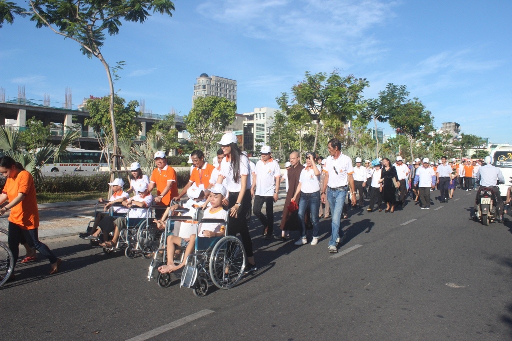 Và đi bộ vì nạn nhân chất độc da cam