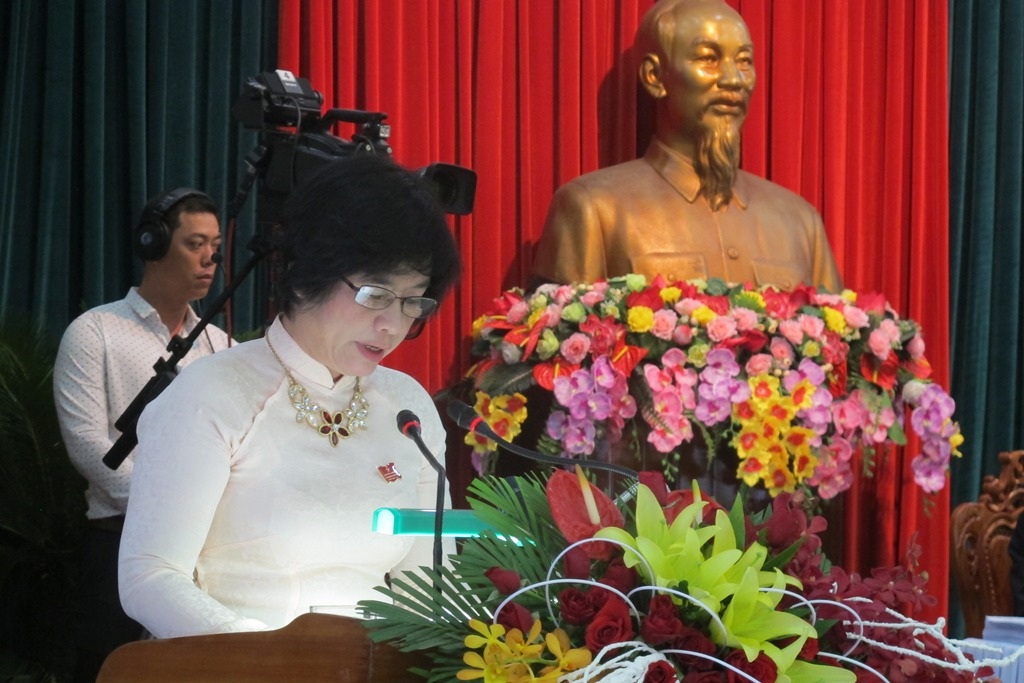 Bà Đặng Thị Kim Liên - Chủ tịch Ủy ban MTTQ Việt Nam TP Đà Nẵng báo cáo tổng hợp ý kiến của cử tri