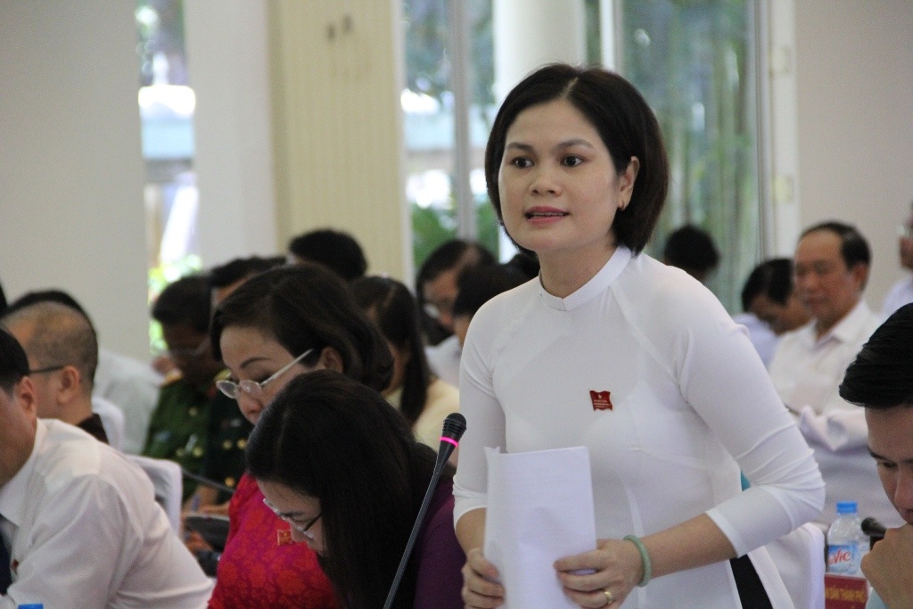 Đại biểu Lê Thị Mỹ Hạnh đề nghị lãnh đạo thành phố phải quyết tâm, quyết liệt thu hồi các dự án treo ven biển