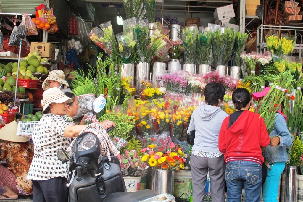Hàng hoa tươi cũng thế