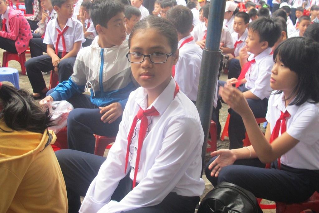 Em Hòa đi giảng khai năm học mới trong niềm phấn khởi 