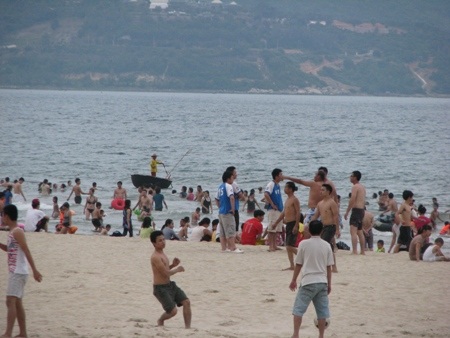 Đà Nẵng sẽ trang trí bờ kè bãi biển bằng tranh gốm nghệ thuật