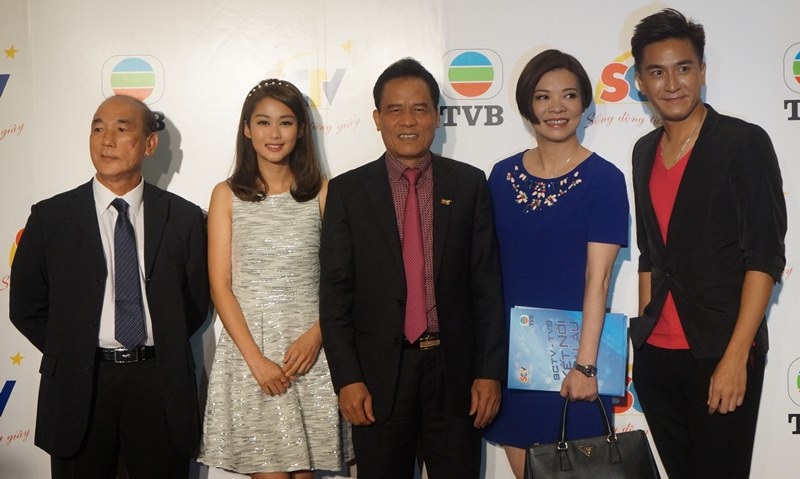 Sao TVB thích ăn phở và bánh mì Việt Nam - 13