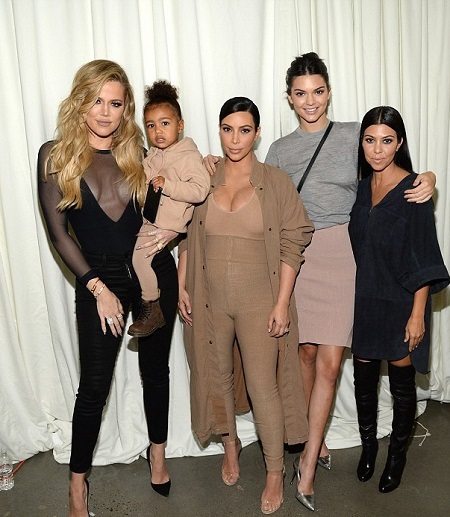 Khloe Kardashian khổ để “giảm cân” - 3 Các thành viên gia đình Kardashian đều sở hữu khuôn mặt ưa nhìn và vóc dáng quyến rũ