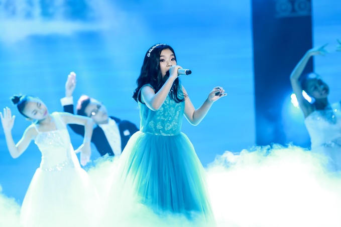 Lưu Hương Giang muốn thêm “2 muỗng muối” vào phần nhận xét của Dương Khắc Linh - 10 Thí sinh Phương Khanh với sở trường opera trình diễn ca khúc “Dòng sông xanh”. Phương Khanh gây bất ngờ với phần biểu diễn của mình, chất giọng cao vút và chuyên nghiệp của Phương Khanh rất ấn tượng trong đêm thi này.