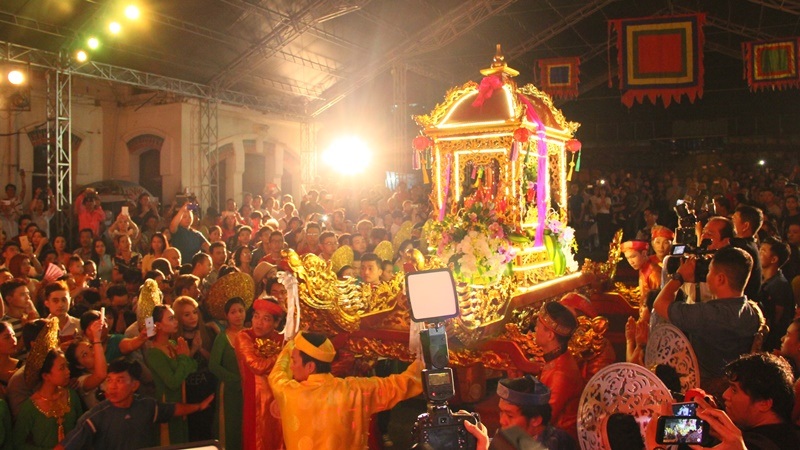 
Không khí sôi nổi và rộn ràng của ngày giỗ Tổ ngành sân khấu Việt Nam
