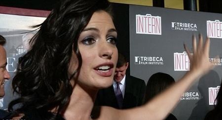 Anne Hathaway phát cuồng vì Mariah Carey - 2 Anne Hathaway không thể giữ nổi bình tĩnh khi nhìn thấy thần tượng