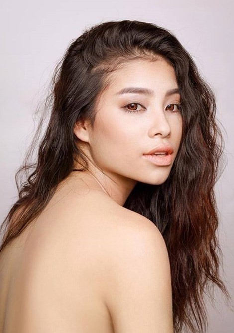 Ảnh độc thời quá khứ của Hoa hậu Phạm Thị Hương - 10 Người đẹp có khuôn mặt khá Tây, nhiều người cho rằng Phạm Hương sở hữu nét đẹp tương tự và được xem là nhan sắc bản sao của Nữ hoàng giải trí Hồ Ngọc Hà