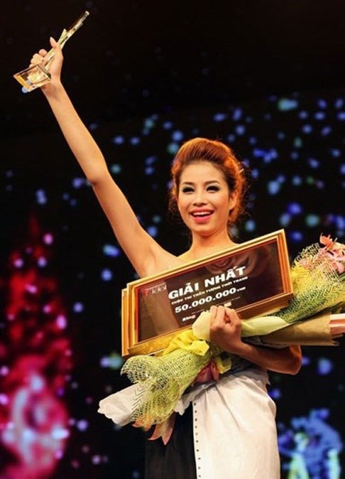 Ảnh độc thời quá khứ của Hoa hậu Phạm Thị Hương - 8 Phạm Thị Hương đăng quang Thần tượng thời trang 2011.