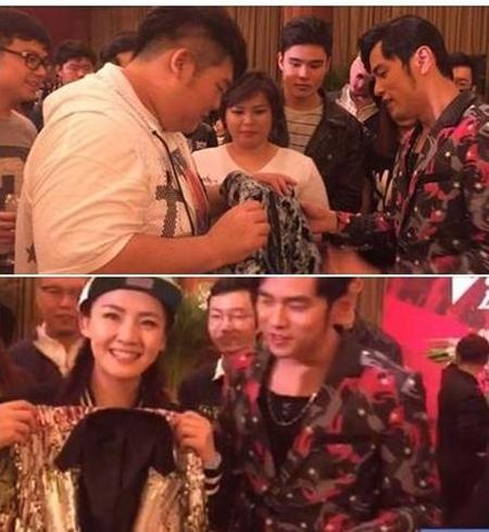 The Voice Trung Quốc: Châu Kiệt Luân “đại bại” dưới tay “Thiên hậu” Na Anh - 4 Châu Kiệt Luân thân mật tặng áo cho các học trò trước đêm thi