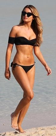 Người đẹp nước Anh gây sốt với thân hình cực kỳ sexy trên bãi biển - 4 Chloe Lloyd gây sốt với thân hình quá đỗi gợi cảm