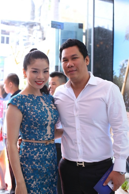 Những cặp đôi “chồng xấu - vợ xinh” của showbiz Việt - 7 Những cặp đôi “chồng xấu - vợ xinh” của showbiz Việt - 7