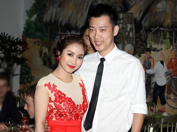 Những cặp đôi “chồng xấu - vợ xinh” của showbiz Việt - 8 Những cặp đôi “chồng xấu - vợ xinh” của showbiz Việt - 8