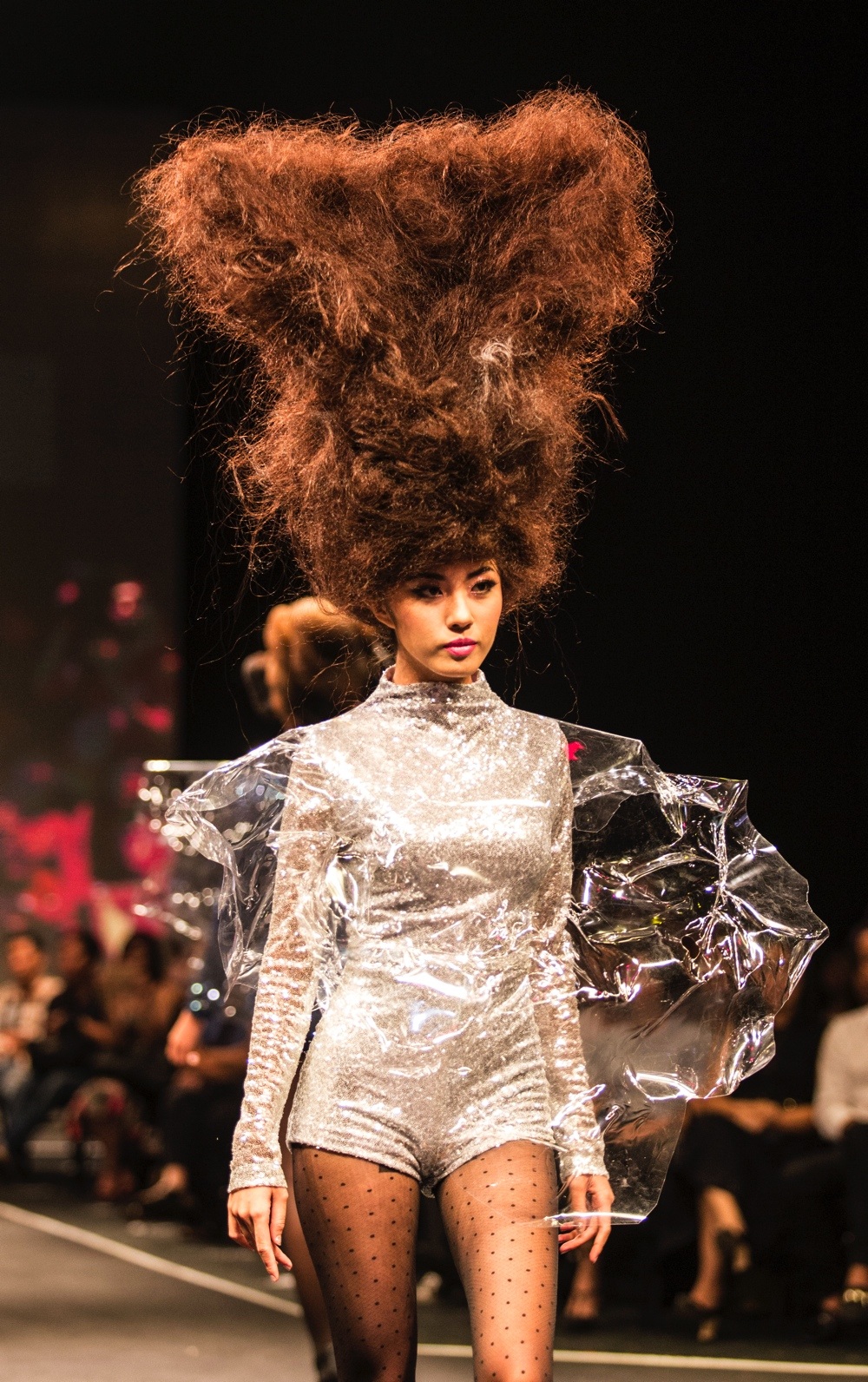 Những kiểu tóc gây sốc trong show thời trang tóc - 5 Những kiểu tóc gây sốc trong show thời trang tóc - 5
