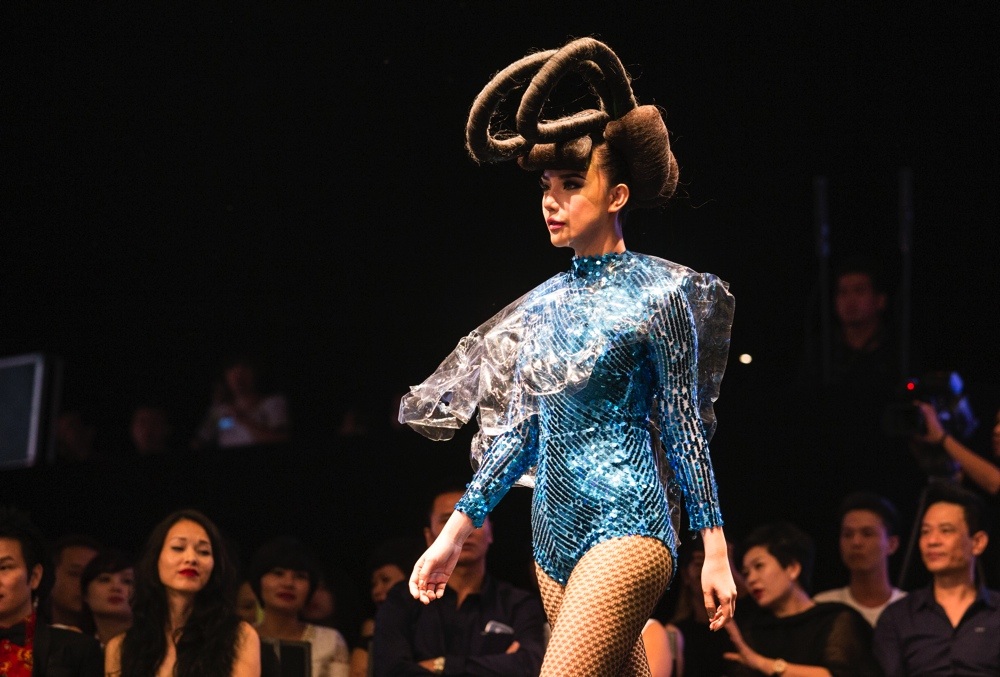 Những kiểu tóc gây sốc trong show thời trang tóc - 13 Những kiểu tóc gây sốc trong show thời trang tóc - 13