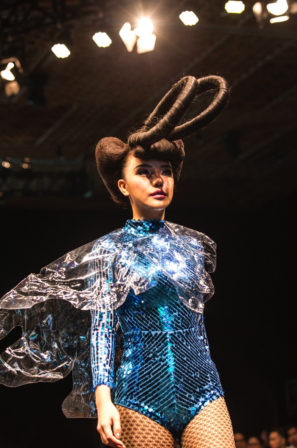 Những kiểu tóc gây sốc trong show thời trang tóc - 2 Những kiểu tóc gây sốc trong show thời trang tóc - 2