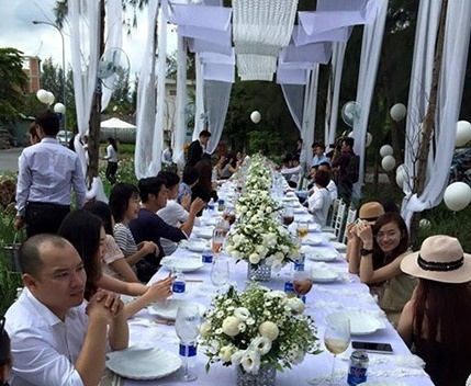 Phan Như Thảo bí mật đính hôn với chồng cũ Ngọc Thúy - 4 Không gian tiệc cưới của Phan Như Thảo và khách mời cũng khá hạn chế là những người bạn thân thiết nhất của cả hai.