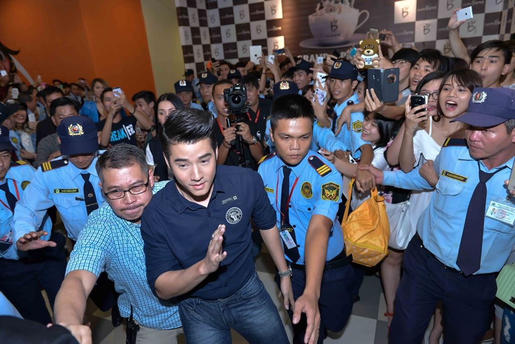 Huyền Ny rạng rỡ bên sao Thái Lan Mario Maurer - 3 Huyền Ny rạng rỡ bên sao Thái Lan Mario Maurer - 3