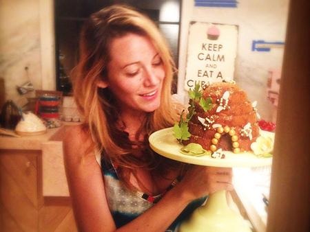 Blake Lively hé lộ bí quyết lấy lại vóc dáng “thần tốc” sau sinh - 4 Blake Lively rất thích tự tay nấu nướng