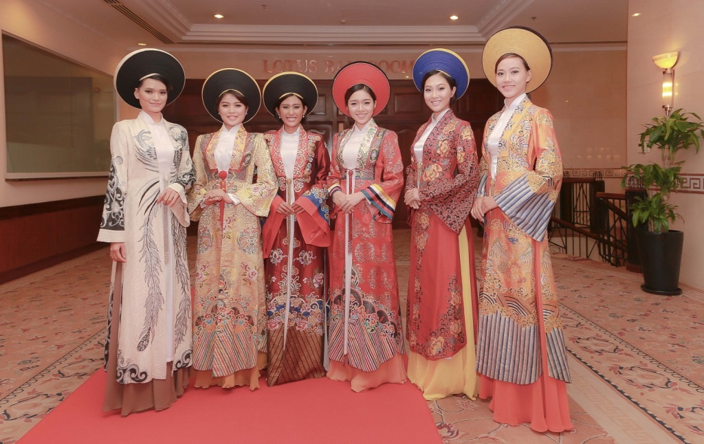 Á hậu Ngô Trà My quý phái với áo dài “Vương triều” - 6 Á hậu Ngô Trà My quý phái với áo dài “Vương triều” - 6