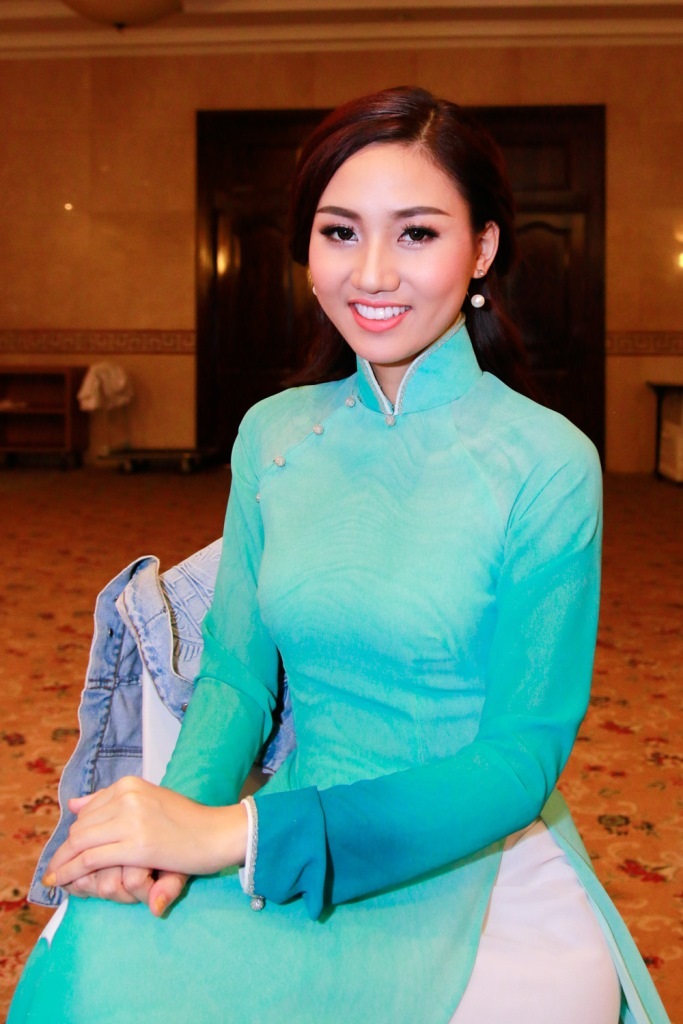 Á hậu Ngô Trà My quý phái với áo dài “Vương triều” - 7 Á hậu Ngô Trà My quý phái với áo dài “Vương triều” - 7