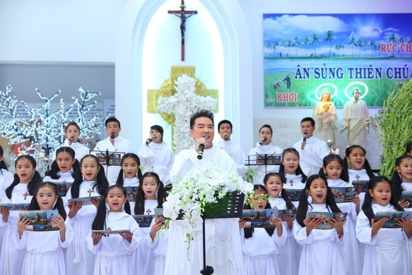 Đàm Vĩnh Hưng thực hiện được ước mơ sau nhiều năm đi hát - 2 Những ca khúc trong album mở ra một không gian âm nhạc thật nhẹ nhàng, an lành từ những lời ca, đến giai điệu.