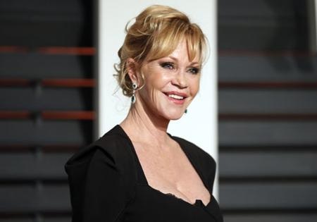 Những sao Hollywood ly dị như "cơm bữa" - 7 Nữ minh tinh của Hollywood từng gây tai tiếng với việc li dị rồi kết hôn lại cùng nam diễn viên Don Johnston. Ngoài ra, Melanie Griffith còn từng kết hôn với Steve Bauer và gần đây nhất là “mặt nạ Zorro” Antonio Banderas. Tuy nhiên, Melanie Griffith cũng vừa quyết định li dị với Antonio Banderas sau 18 năm chung sống.