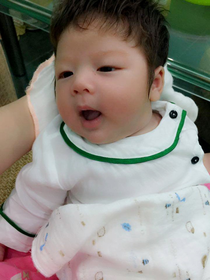 Lộ diện quý tử đáng yêu của Nhật Kim Anh - 2 Cậu nhóc có nhiều điểm giống bố Bửu Lộc từ mắt, mũi, miệng đến nụ cười…