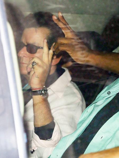 Bị tình cũ chửi rủa, sao nhiễm HIV vẫn thản nhiên mỉm cười - 1 Charlie Sheen bình thản giữa “tâm bão” dư luận