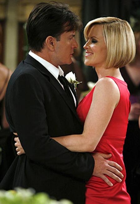 Bạn diễn run rẩy nhớ lại chuyện đóng cảnh “yêu” cùng Charlie Sheen - 4 Jenny cũng chỉ là một trong vô số “bạn gái” trên phim của Charlie Sheen