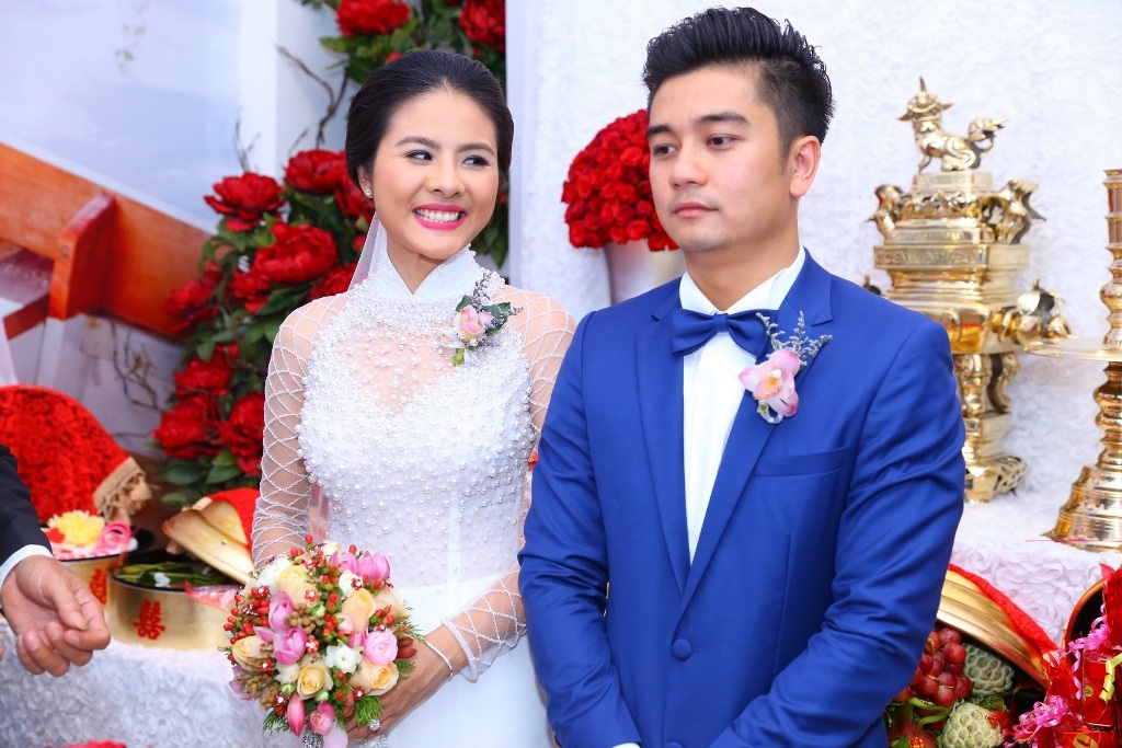 Vân Trang nồng nàn khóa môi ông xã trong lễ ăn hỏi - 10 Nữ diễn viên hạnh phúc trong ngày lễ đính hôn của mình