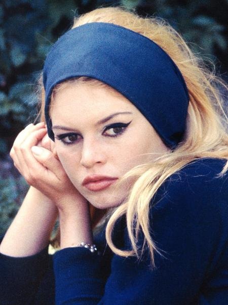 Ngắm những đôi mắt đẹp hút hồn của các mỹ nhân Hollywood - 2 Đúng 10 năm sau Marilyn Monroe, “biểu tượng sex” của toàn nước Pháp Brigitte Bardot cũng được bình chọn là mỹ nhân có đôi mắt đẹp nhất thế giới