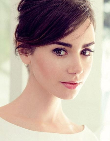 Ngắm những đôi mắt đẹp hút hồn của các mỹ nhân Hollywood - 7 Lily Collins quả thực là một nàng “Bạch Tuyết” bước ra từ trong truyện cổ tích. Trên một gương mặt đẹp rạng rỡ không tì vết, đôi mắt biết nói của Lily Collins càng khiến người hâm mộ nhớ mãi không nguôi.