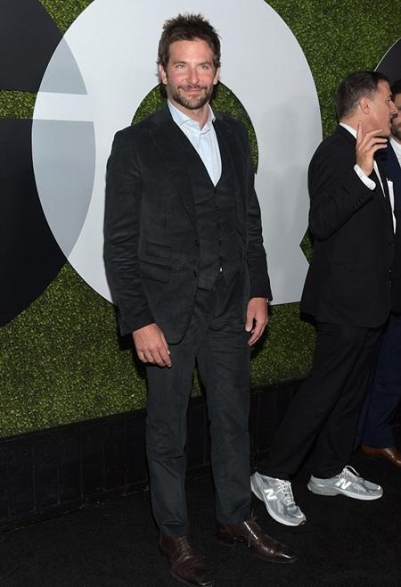 Nam tài tử điển trai Bradley Cooper cũng lịch lãm tới góp vui