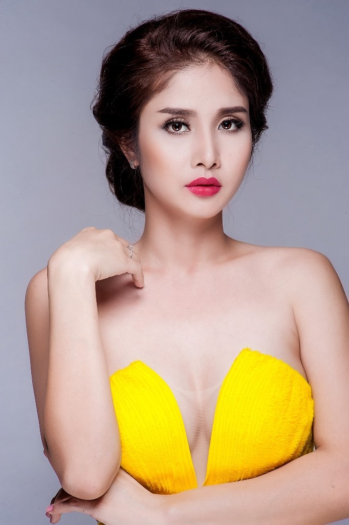 Hậu ly hôn, vợ cũ Phan Thanh Bình khoe vòng một gợi cảm - 1 Hậu ly hôn, vợ cũ Phan Thanh Bình khoe vòng một gợi cảm - 1