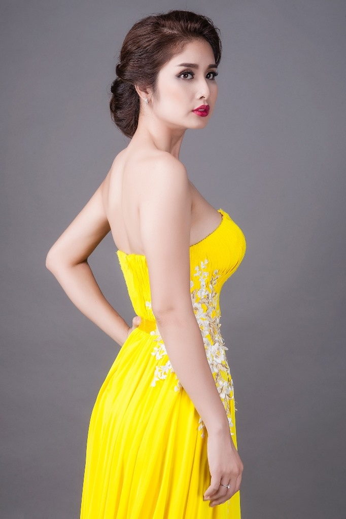 Hậu ly hôn, vợ cũ Phan Thanh Bình khoe vòng một gợi cảm - 3 Hậu ly hôn, vợ cũ Phan Thanh Bình khoe vòng một gợi cảm - 3
